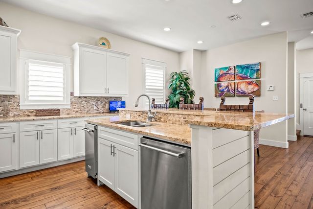 202 W Oaks Ave, Port Aransas, TX 78373