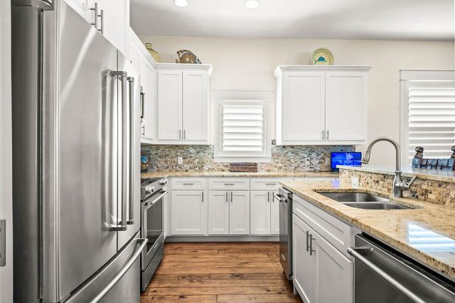 202 W Oaks Ave, Port Aransas, TX 78373