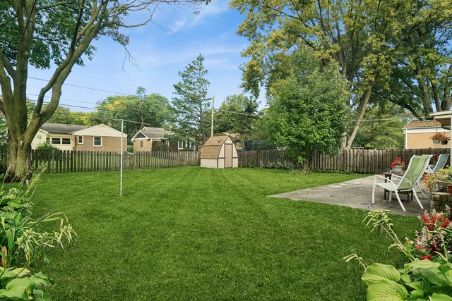 208 N Brighton Place, Arlington Heights, IL 60004