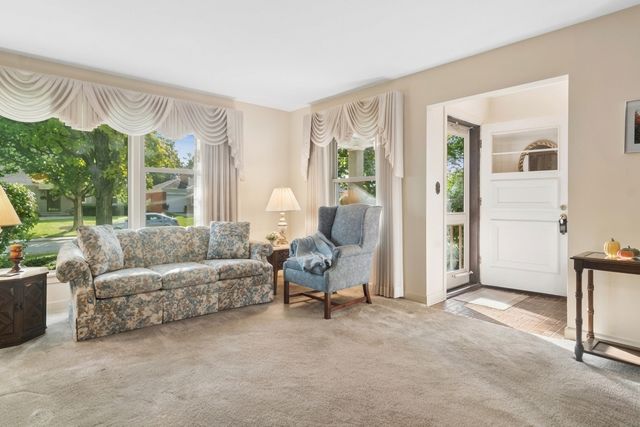 208 N Brighton Place, Arlington Heights, IL 60004