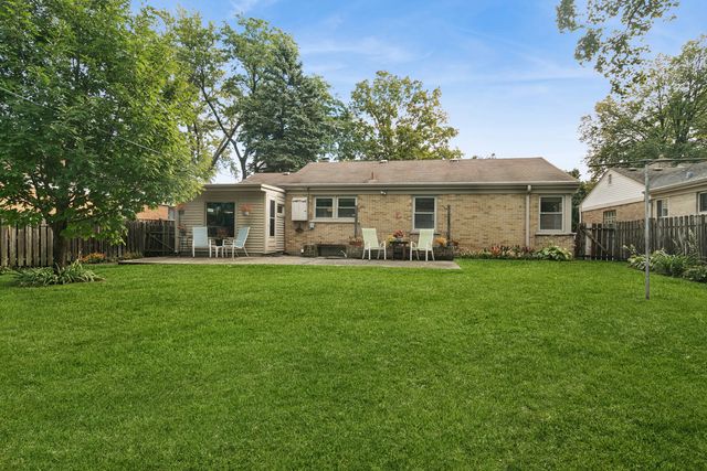 208 N Brighton Place, Arlington Heights, IL 60004