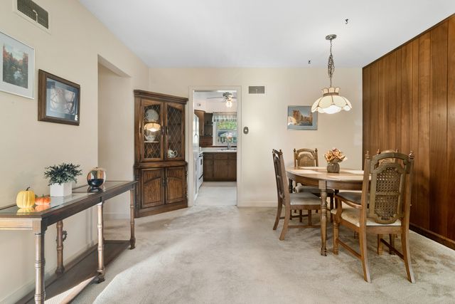 208 N Brighton Place, Arlington Heights, IL 60004