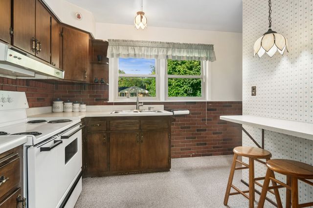 208 N Brighton Place, Arlington Heights, IL 60004