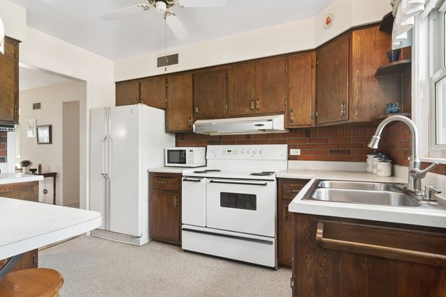 208 N Brighton Place, Arlington Heights, IL 60004
