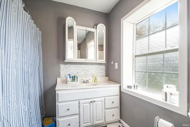 57502 Oakside Avenue, Mishawaka, IN 46544