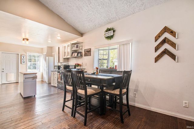 57502 Oakside Avenue, Mishawaka, IN 46544