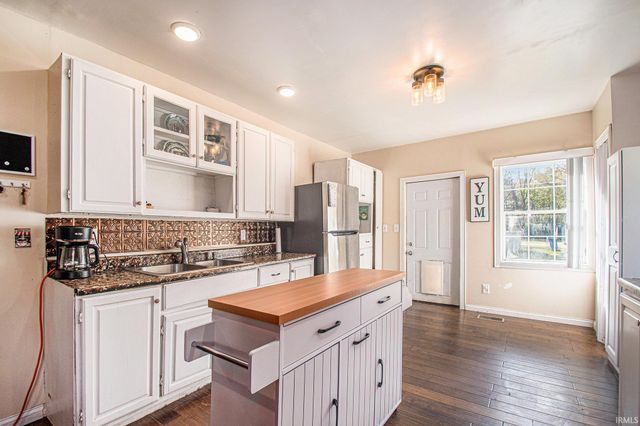 57502 Oakside Avenue, Mishawaka, IN 46544