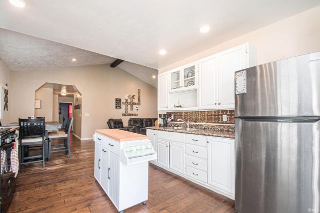 57502 Oakside Avenue, Mishawaka, IN 46544