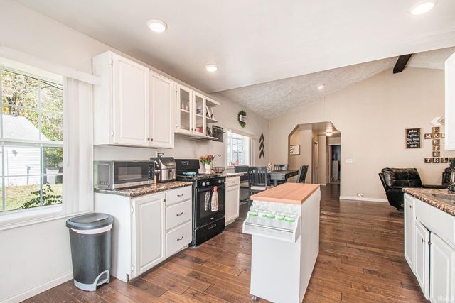 57502 Oakside Avenue, Mishawaka, IN 46544