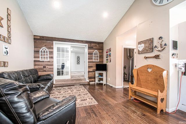 57502 Oakside Avenue, Mishawaka, IN 46544