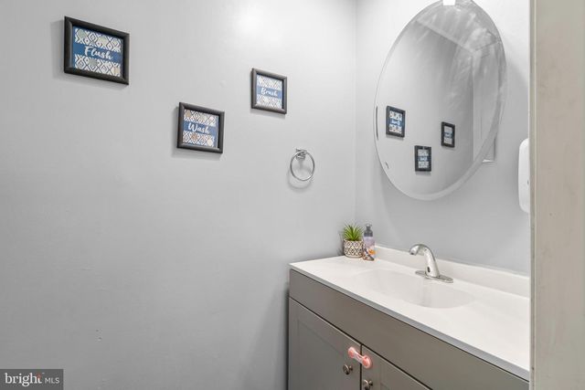 10 BENTLY LN, Willingboro, NJ 08046