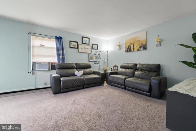 10 BENTLY LN, Willingboro, NJ 08046
