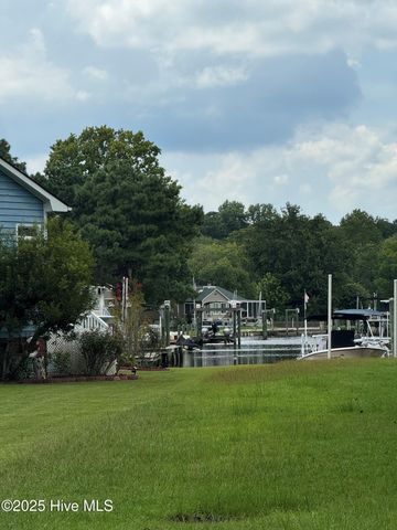 113 Channel Run Drive, River Bend, NC 28562