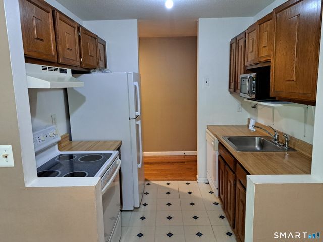 85 Balance Rock Road 14, Seymour, CT 06483
