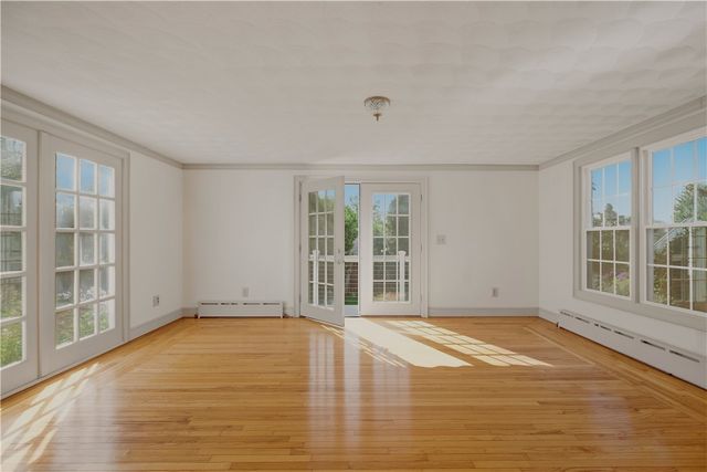 8 Fort Hill Road, Bristol, RI 02809