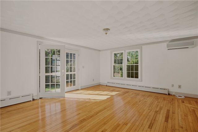 8 Fort Hill Road, Bristol, RI 02809