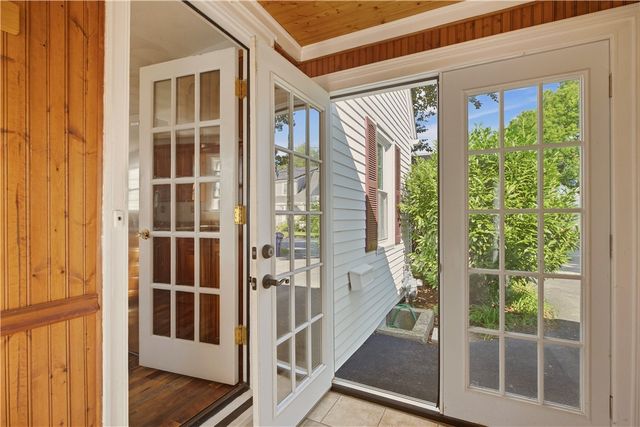 8 Fort Hill Road, Bristol, RI 02809
