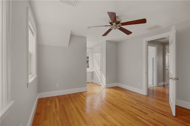 8 Fort Hill Road, Bristol, RI 02809