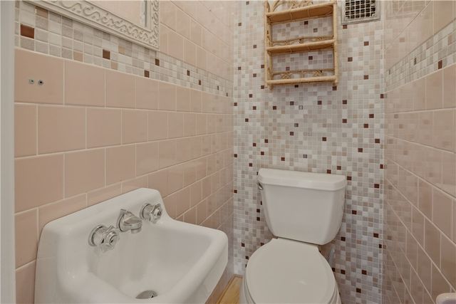 8 Fort Hill Road, Bristol, RI 02809