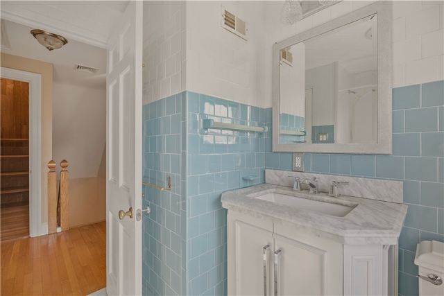 8 Fort Hill Road, Bristol, RI 02809