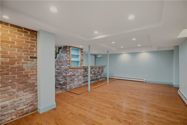 8 Fort Hill Road, Bristol, RI 02809