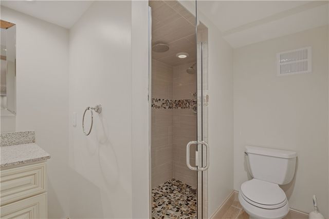 8 Fort Hill Road, Bristol, RI 02809