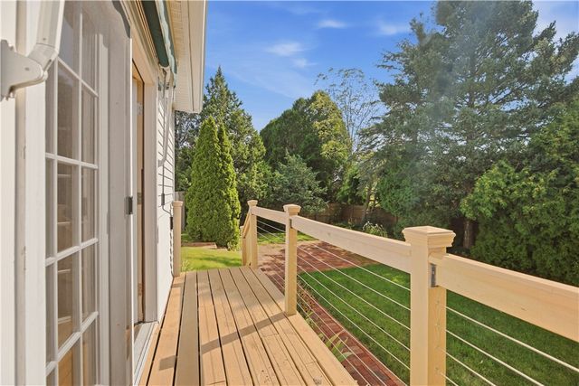 8 Fort Hill Road, Bristol, RI 02809