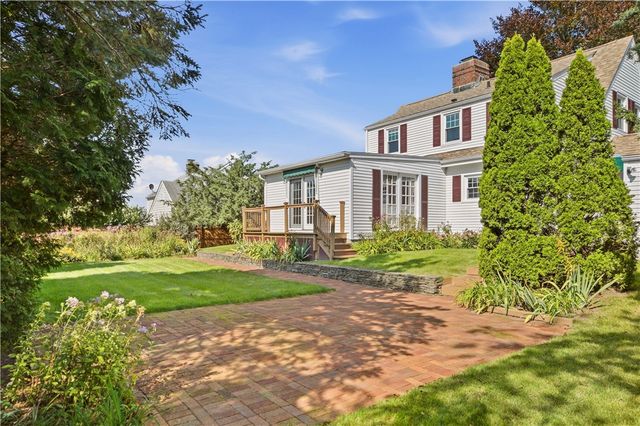8 Fort Hill Road, Bristol, RI 02809