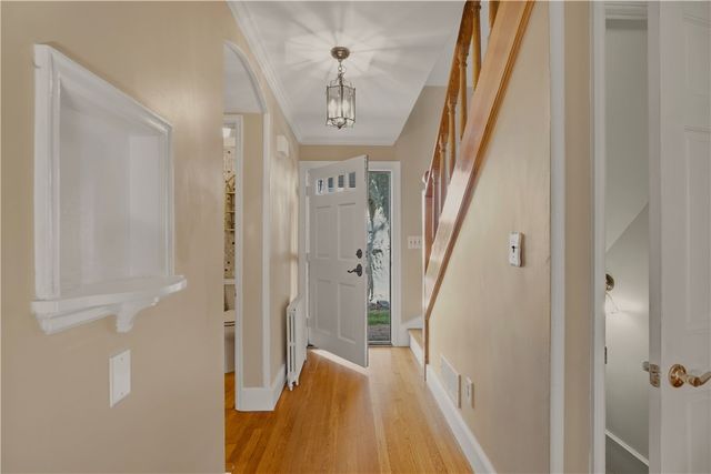 8 Fort Hill Road, Bristol, RI 02809