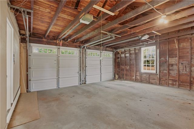 8 Fort Hill Road, Bristol, RI 02809