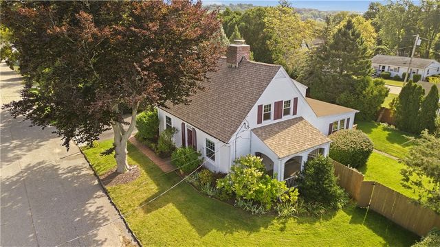 8 Fort Hill Road, Bristol, RI 02809