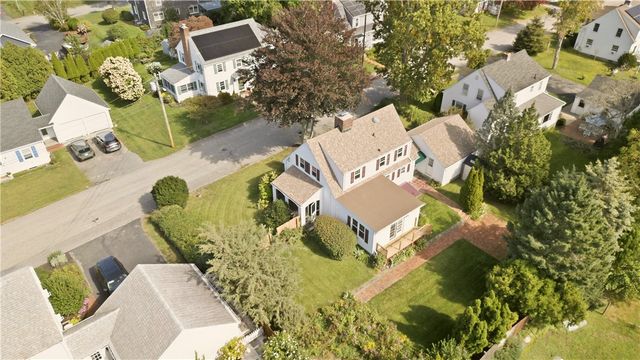 8 Fort Hill Road, Bristol, RI 02809