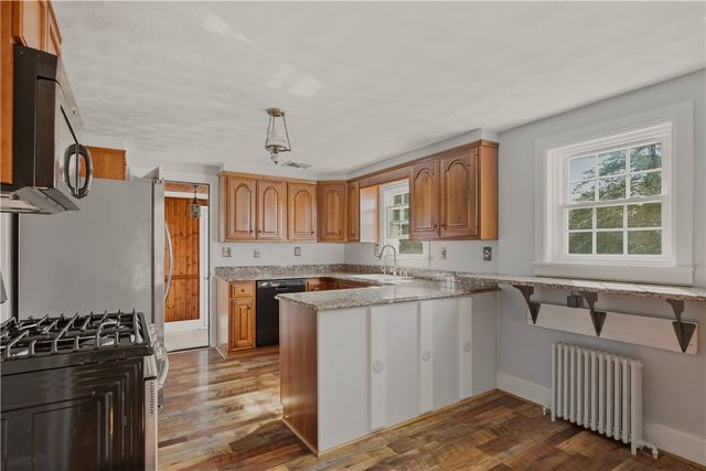 8 Fort Hill Road, Bristol, RI 02809