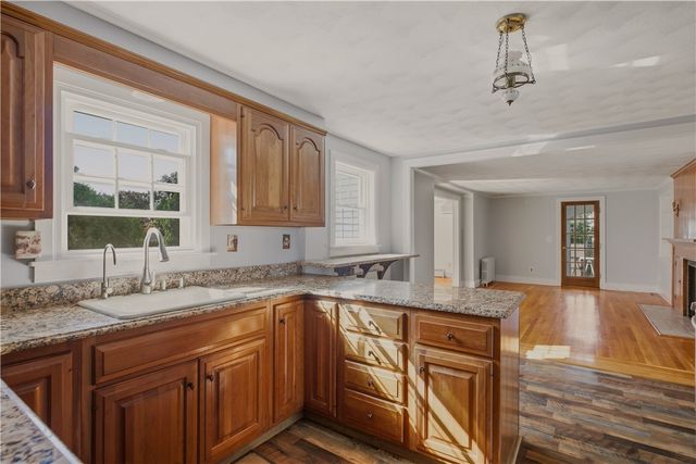 8 Fort Hill Road, Bristol, RI 02809