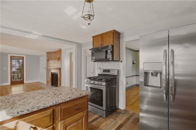 8 Fort Hill Road, Bristol, RI 02809