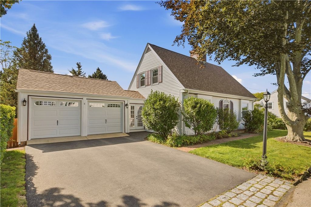8 Fort Hill Road, Bristol, RI 02809