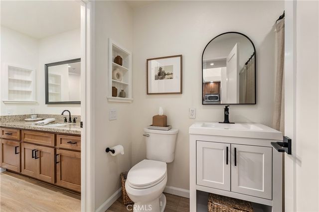 2960 Champion 710, Tustin, CA 92782