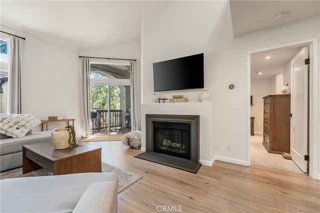 2960 Champion 710, Tustin, CA 92782