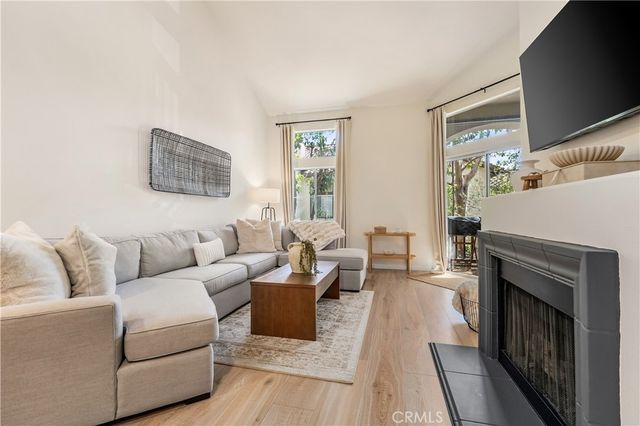2960 Champion 710, Tustin, CA 92782