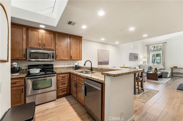 2960 Champion 710, Tustin, CA 92782