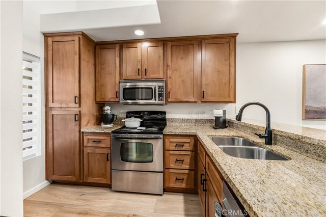 2960 Champion 710, Tustin, CA 92782