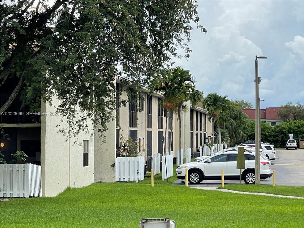 10370 SW 220th St 224, Cutler Bay, FL 33190