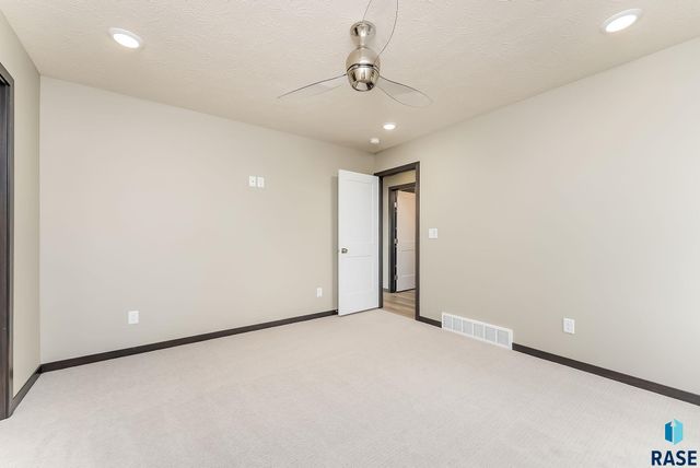 1505 E Carol St Street, Sioux Falls, SD 57104