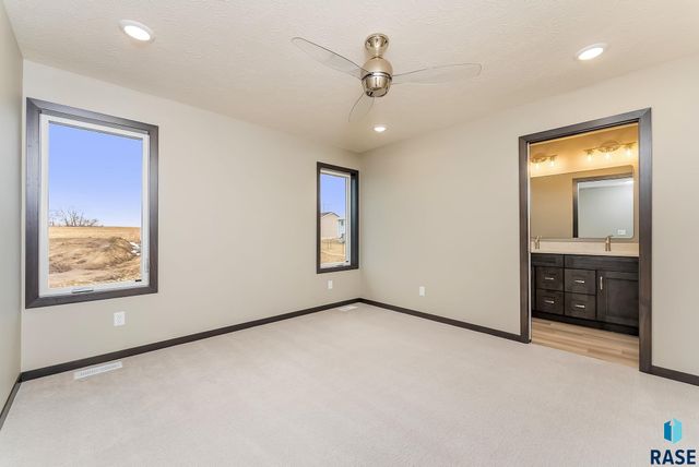 1505 E Carol St Street, Sioux Falls, SD 57104