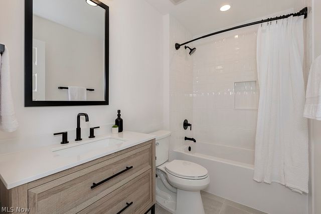 514 Kenilworth Road, Bay Village, OH 44140