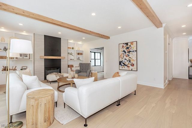 514 Kenilworth Road, Bay Village, OH 44140