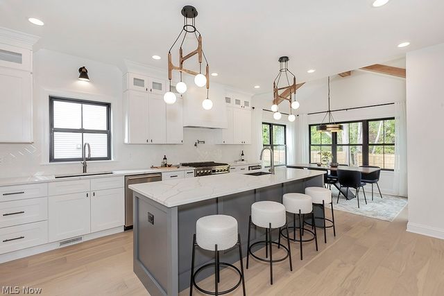 514 Kenilworth Road, Bay Village, OH 44140