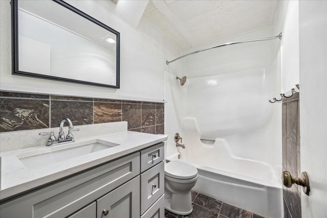 2808 Thrushwood DR B, Austin, TX 78757