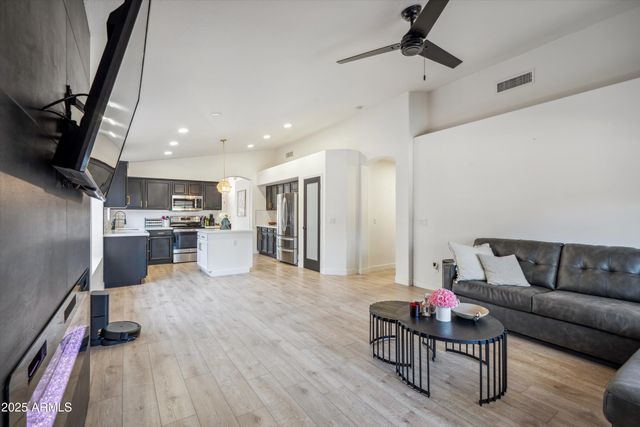 4440 E TETHER Trail, Phoenix, AZ 85050