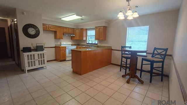 604 J W Davis Dr, Hammond, LA 70403